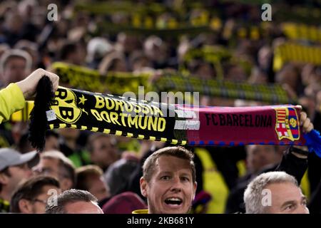 Vue générale à l'intérieur du stade en tant que fans de Dortmund avant le match F de la Ligue des champions de l'UEFA entre Borussia Dortmund et le FC Barcelone au parc signal Iduna sur 17 septembre 2019 à Dortmund, en Allemagne. (Photo de Peter Niedung/NurPhoto) Banque D'Images