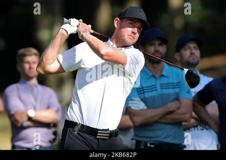 Stuart Broad, le champion d'Angleterre, est en train de se retirer lors du championnat BMW PGA Pro Am au Wentworth Club, Virginia Water, le mercredi 18th septembre 2019. (Photo de Jon Bromley/MI News/NurPhoto) Banque D'Images