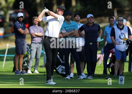 Stuart Broad, le champion d'Angleterre, est en train de se retirer lors du championnat BMW PGA Pro Am au Wentworth Club, Virginia Water, le mercredi 18th septembre 2019. (Photo de Jon Bromley/MI News/NurPhoto) Banque D'Images