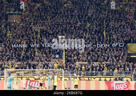 Les fans de Borussia Dortmund présentent une bannière lors du match F de l'UEFA Champions League entre Borussia Dortmund et le FC Barcelone au parc signal Iduna sur 17 septembre 2019 à Dortmund, en Allemagne. (Photo de Peter Niedung/NurPhoto) Banque D'Images