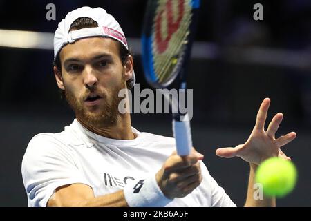 Joao Sousa du Portugal retourne le ballon à Karen Khaschanov de la Russie pendant le match de 16 du tournoi de tennis ATP ouvert de Saint-Pétersbourg à Saint-Pétersbourg, Russie, 19 septembre 2019. (Photo par Igor Russak/NurPhoto) Banque D'Images