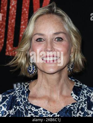 BEVERLY HILLS, LOS ANGELES, CALIFORNIE, États-Unis - SEPTEMBRE 19 : Sharon Stone arrive à la première de l'attraction routière de Los Angeles 'Judy' tenue au Samuel Goldwyn Theatre de l'Académie des arts et des sciences du mouvement sur 19 septembre 2019 à Beverly Hills, Los Angeles, Californie, États-Unis. (Photo par Xavier Collin/image Press Agency/NurPhoto) Banque D'Images