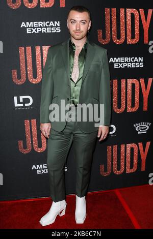 BEVERLY HILLS, LOS ANGELES, CALIFORNIE, États-Unis - SEPTEMBRE 19 : Sam Smith arrive à la première de l'attraction routière 'Judy' qui s'est tenue au Samuel Goldwyn Theatre de l'Académie des arts et des sciences du film sur 19 septembre 2019 à Beverly Hills, Los Angeles, Californie, États-Unis. (Photo de David Acosta/image Press Agency/NurPhoto) Banque D'Images