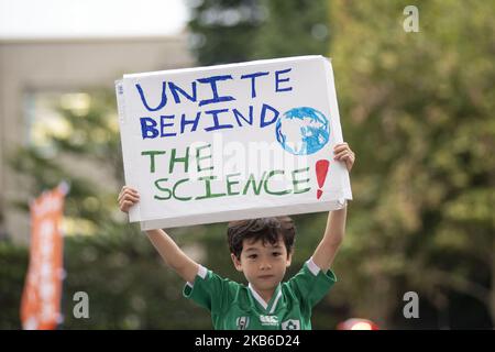 Participant aux vendredis pour une future manifestation de mouvement lors d'une journée nationale d'action contre le changement climatique à 20 septembre 2019 à Tokyo, au Japon. Les activistes exigent de prendre une voie politique rapide vers la réduction des émissions de CO2 et la lutte contre le réchauffement des températures de la Terre (photo d'Alessandro Di Ciommo/NurPhoto) Banque D'Images