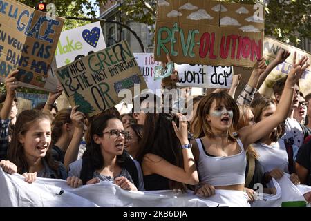 De jeunes manifestants pour le climat défilent lors de la grève mondiale du climat sur 20 septembre 2019 à Paris, en France. (Photo de Daniel Pier/NurPhoto) Banque D'Images