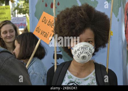 De jeunes manifestants pour le climat défilent lors de la grève mondiale du climat sur 20 septembre 2019 à Paris, en France. (Photo de Daniel Pier/NurPhoto) Banque D'Images