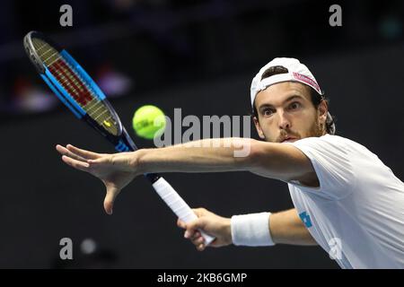 Joao Sousa, du Portugal, retourne le ballon à Borna Coric, de Croatie, lors de la demi-finale du tournoi de tennis de l'ATP ouvert de Saint-Pétersbourg à Saint-Pétersbourg, en Russie, le 21 septembre 2019. (Photo par Igor Russak/NurPhoto) Banque D'Images