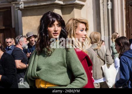 Invité vu à l'extérieur du spectacle Etro pendant la semaine de la mode de Milan Printemps/été 2020 sur 20 septembre 2019 à Milan, Italie. (Photo par Mairo Cinquetti/NurPhoto) Banque D'Images