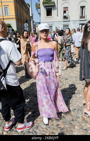 Invité vu à l'extérieur du spectacle Etro pendant la semaine de la mode de Milan Printemps/été 2020 sur 20 septembre 2019 à Milan, Italie. (Photo par Mairo Cinquetti/NurPhoto) Banque D'Images