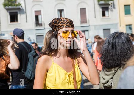 Invité vu à l'extérieur du spectacle Etro pendant la semaine de la mode de Milan Printemps/été 2020 sur 20 septembre 2019 à Milan, Italie. (Photo par Mairo Cinquetti/NurPhoto) Banque D'Images