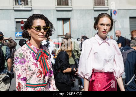 Invité vu à l'extérieur du spectacle Etro pendant la semaine de la mode de Milan Printemps/été 2020 sur 20 septembre 2019 à Milan, Italie. (Photo par Mairo Cinquetti/NurPhoto) Banque D'Images