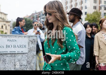 Invité vu à l'extérieur du spectacle Sportmax pendant la semaine de la mode de Milan Printemps/été 2020 sur 20 septembre 2019 à Milan, Italie. (Photo par Mairo Cinquetti/NurPhoto) Banque D'Images