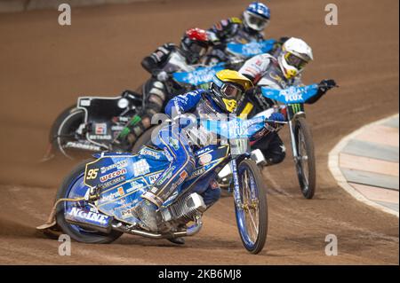 Bartoz Zmarzlik (bleu) dirige Maciej Janowski (blanc) Tai Woffinden (rouge) et Antonio Lindback (bleu) lors du GRAND PRIX ADRIAN FLUX BRITISH FIM SPEEDWAY au stade de la Principauté, à Cardiff, le samedi 21st septembre 2019. (Photo de Ian Charles/MI News/NurPhoto) Banque D'Images