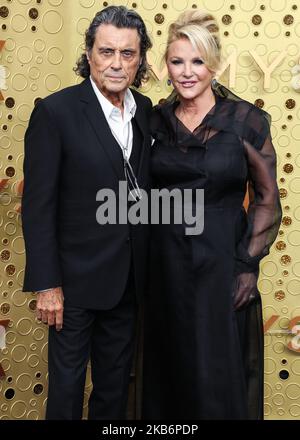 LOS ANGELES, CALIFORNIE, États-Unis - SEPTEMBRE 22 : Ian McShane et Gwen humble arrivent aux Primetime Emmy Awards 71st qui se tiennent au Microsoft Theatre L.A. Vivez sur 22 septembre 2019 à Los Angeles, Californie, États-Unis. (Photo par Xavier Collin/image Press Agency/NurPhoto) Banque D'Images