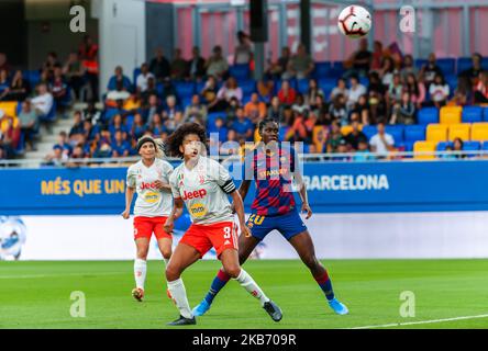 Asisat Oshoala et Sara Gama pendant le match entre le FC Barcelone et Juventus, correspondant à la deuxième étape de la finale 1/16 de la Ligue des femmes Champiions de l'UEFA, jouée au stade Johan Cruyff, le 25th septembre 2019, à Barcelone, en Espagne. Photo: Xavier Ballart/Urbanandsport /NurPhoto Banque D'Images