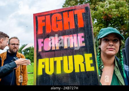 Des élèves et des militants scolaires se réunissent lors d'une grève climatique sur 27 septembre 2019 à la Haye, aux pays-Bas. La Haye. Cette grève climatique, organisée par une large coalition d'organisations aux pays-Bas, participe à la plus grande mobilisation internationale sur le climat de l'histoire. (Photo par Romy Arroyo Fernandez/NurPhoto) Banque D'Images