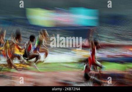 Winfred Mutile Yaviof Bahrain Hyvin Kiyeng, du Kenya, en compétition dans la course au clocher de 3000 mètres pour les femmes lors des Championnats du monde d'athlétisme de l'IAAF 17th au stade Khalifa de Doha, au Qatar, sur 27 septembre 2019. (Photo par Ulrik Pedersen/NurPhoto) Banque D'Images