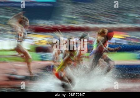 Winfred Mutile Yaviof Bahrain Hyvin Kiyeng, du Kenya, en compétition dans la course au clocher de 3000 mètres pour les femmes lors des Championnats du monde d'athlétisme de l'IAAF 17th au stade Khalifa de Doha, au Qatar, sur 27 septembre 2019. (Photo par Ulrik Pedersen/NurPhoto) Banque D'Images