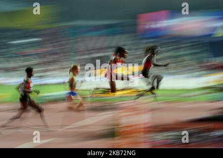 Winfred Mutile Yaviof Bahrain Hyvin Kiyeng, du Kenya, en compétition dans la course au clocher de 3000 mètres pour les femmes lors des Championnats du monde d'athlétisme de l'IAAF 17th au stade Khalifa de Doha, au Qatar, sur 27 septembre 2019. (Photo par Ulrik Pedersen/NurPhoto) Banque D'Images