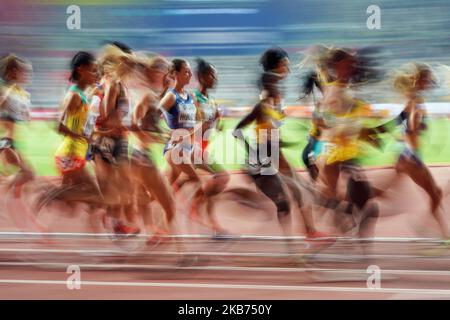 Molly Huddle des États-Unis et Sifan Hassan des pays-Bas participant au 10000 mètres pour les femmes lors des Championnats du monde d'athlétisme de l'IAAF 17th au stade Khalifa de Doha, au Qatar, sur 28 septembre 2019. (Photo par Ulrik Pedersen/NurPhoto) Banque D'Images