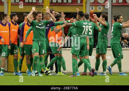 Gaetano Castrovilli de l'ACF Fiorentina fête avec des coéquipiers après avoir mis son but au cours de la série Un match entre l'AC Milan et l'ACF Fiorentina au Stadio Giuseppe Meazza sur 29 septembre 2019 à Milan, Italie. (Photo de Giuseppe Cottini/NurPhoto) Banque D'Images