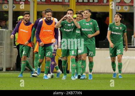 Gaetano Castrovilli de l'ACF Fiorentina fête avec des coéquipiers après avoir mis son but au cours de la série Un match entre l'AC Milan et l'ACF Fiorentina au Stadio Giuseppe Meazza sur 29 septembre 2019 à Milan, Italie. (Photo de Giuseppe Cottini/NurPhoto) Banque D'Images
