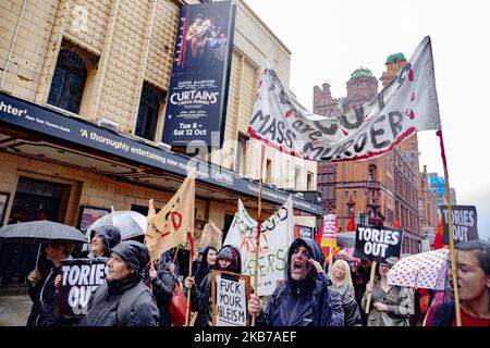 Les gens prennent part à une manifestation contre l'austérité lors de la conférence du Parti conservateur, à Manchester, sur 29 septembre 2019. (Photo de Gary Mather/NurPhoto) Banque D'Images