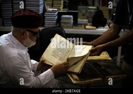 Les visiteurs de la Foire internationale du livre Arabi d’Istanbul, au cours de laquelle plus de 200 maisons d’édition de 15 pays, dont la Turquie, l’Iran et les pays arabes, participent au slogan « le livre nous rassemble » 29 septembre 2019 (photo de Mamen Faiz/NurPhoto) Banque D'Images