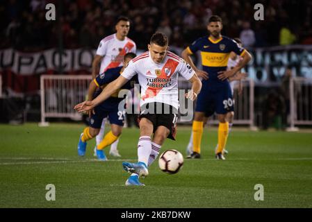 Rafael Santos Borré de River plate Kick le ballon lors de la demi finale première jambe match entre River plate et Boca Juniors dans le cadre de Copa CONMEBOL Libertadores 2019 à l'Estadio Monumental Antonio Vespucio Liberti sur 1 octobre 2019 à Buenos Aires, Argentine. (Photo de Manuel Cortina/NurPhoto) Banque D'Images