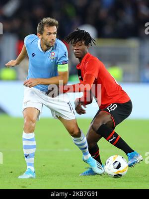 Senad Lulic du Latium et Eduardo Calavinga de Rennes pendant le match de l'UEFA Europa League Group E SS Lazio contre Stade Rennais FC au stade Olimpico de Rome, Italie sur 3 octobre 2019 (photo de Matteo Ciambelli/NurPhoto) Banque D'Images