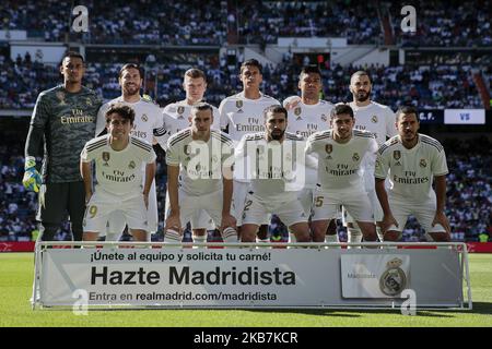 Photo d’équipe du Real Madrid avec Alphonse areola, Sergio Ramos, Toni Kroos, Raphaël Varane, Carlos Henrique Casimiro, Karim Benzema, Alvaro Odriozola, Gareth Bale, Dani Carvajal, Fede Valverde et Eden Hazard lors du match de la Liga entre le Real Madrid et Grenade CF au stade Santiago Bernabeu à Madrid, en Espagne. 05 octobre 2019. (Photo de A. Ware/NurPhoto) Banque D'Images