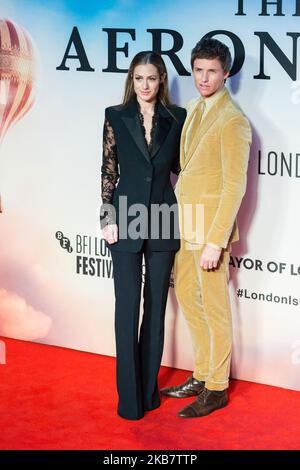 Hannah Bagshawe et Eddie Redmayne assistent à la première du film britannique « les Aeronautes » à Odeon Luxe, Leicester Square, lors du BFI London film Festival Mayor of London Gala 63rd, le 07 octobre 2019 à Londres, en Angleterre. (Photo de Wiktor Szymanowicz/NurPhoto) Banque D'Images