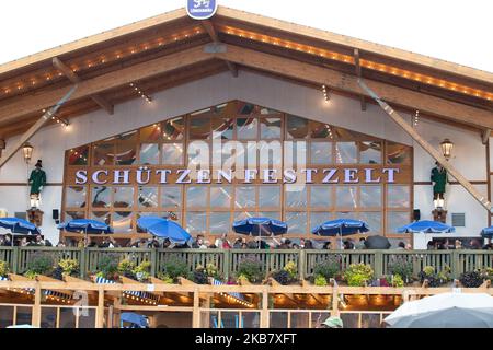 Schützenzelt - tente Schuetzen. La Wiesn - comme on l'appelle par les habitants - est le plus grand festival de la Volksfest / bière au monde. Il a eu lieu à partir de 21. Septembre au 6. Octobre 2019 à Munich, Allemagne. (Photo par Alexander Pohl/NurPhoto) Banque D'Images