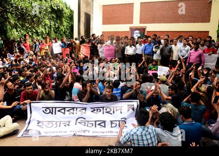 Des étudiants bangladais de l'Université d'ingénierie et de technologie du Bangladesh (BUET) organise une procession pour protester contre le meurtre d'Abrar Fahad, un étudiant de l'Université d'ingénierie et de technologie du Bangladesh (BUET), qui aurait été battu à mort après des hommes de la Ligue Chhatra du Bangladesh à Dhaka, au Bangladesh, sur 8 octobre 2019. (Photo par Mamunur Rashid/NurPhoto) Banque D'Images