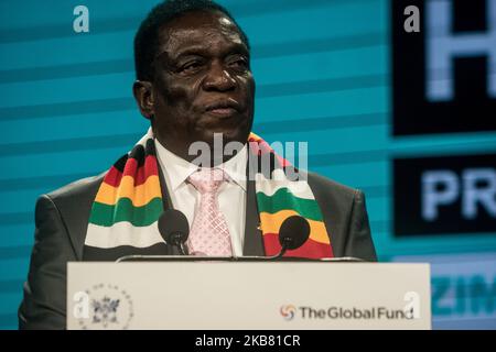 Le Président zimbabwéen Emmerson Mnangagwa prononce un discours lors de la journée de collecte de fonds à la sixième Conférence du Fonds mondial à Lyon, en France, sur 10 octobre 2019. (Photo de Nicolas Liponne/NurPhoto) Banque D'Images