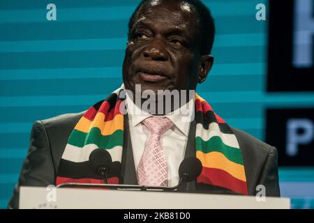 Le Président zimbabwéen Emmerson Mnangagwa prononce un discours lors de la journée de collecte de fonds à la sixième Conférence du Fonds mondial à Lyon, en France, sur 10 octobre 2019. (Photo de Nicolas Liponne/NurPhoto) Banque D'Images