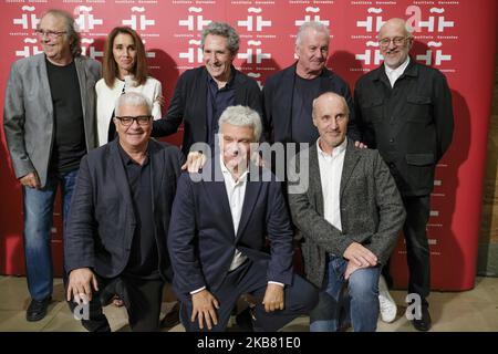 : (G-D) Joan Manuel Serrat, Ana Belen, Miguel Rios, Tricicle, Victor Manuel assistent à l'hommage des Luthiers à l'Institut Cervantes sur 10 octobre 2019 à Madrid, Espagne. (Photo par Oscar Gonzalez/NurPhoto) Banque D'Images