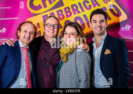 Ernst Knam, Christian Ginepro, Federico Bellone, Anna Scavuzzo participant au photocall de la comédie musicale 'Charlie e la Fabbrica di CIOCCOLATO' lors de la conférence de presse du 11 octobre 2019 à Milan, Italie. (Photo de Valeria Portinari/NurPhoto) Banque D'Images