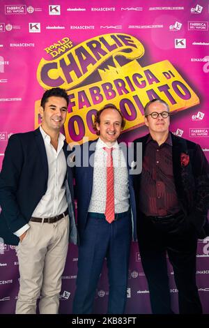 Ernst Knam, Christian Ginepro, Federico Bellone participant au photocall de la comédie musicale « Charlie e la Fabbrica di CIOCCOLATO » lors de la conférence de presse du 11 octobre 2019 à Milan, en Italie. (Photo de Valeria Portinari/NurPhoto) Banque D'Images