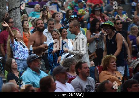 Les gens apprécient la musique au festival annuel de musique de la revue Suwannee Roots 4th au parc musical Spirit of the Suwannee sur 12 octobre 2019 à Live Oak, en Floride. (Photo de Paul Hennessy/NurPhoto) Banque D'Images