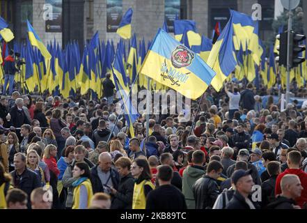 Les Ukrainiens Participent à Une Marche Jusqu'au 77th Anniversaire De ...