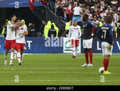 Cent Tosun (TUR), mérite Demerol (TUR), Irfan CAN Kahveci (TUR), Burak Yilmaz (TUR), Mahmut Tekdemir (TUR) célébration aux supporters après le but marqué lors de l'UEFA Euro 2020, qualification Groupe H de football de la France et de la Turquie sur 14 octobre 2019 au Stade de France à Saint-Denis, France (Photo par Elyxandro Cegarra/NurPhoto) Banque D'Images