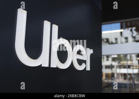 Le logo Uber est visible à son siège social à San Francisco, Californie, sur 15 octobre 2019. La société de ridesharing a mis à pied lundi 350 employés, 14 octobre, dans le but de réduire les coûts. Les actions d'Uber ont grimpé de 3,2% après l'annonce. (Photo par Yichuan Cao/NurPhoto) Banque D'Images