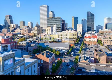 LA NOUVELLE-ORLÉANS, LA, États-Unis - 25 OCTOBRE 2022 : paysage urbain aérien de la Nouvelle-Orléans, du quartier des entrepôts au quartier central des affaires Banque D'Images
