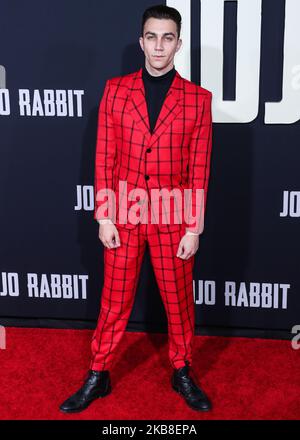 HOLLYWOOD, LOS ANGELES, CALIFORNIE, États-Unis - OCTOBRE 15 : l'acteur Luke Brandon Field arrive à la première de Los Angeles du « Jojo Rabbit » de Fox Searchlight, qui a eu lieu au Hollywood American Legion Post 43 sur 15 octobre 2019 à Hollywood, Los Angeles, Californie, États-Unis. (Photo par Xavier Collin/image Press Agency/NurPhoto) Banque D'Images