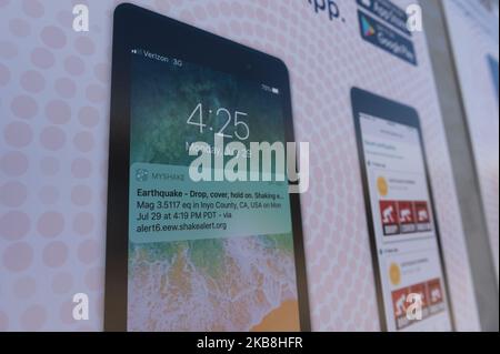 Le premier système national d'alerte précoce contre les tremblements de terre, également connu sous le nom d'application MyShake, développé par le professeur Richard Allen, directeur de l'UC Berkeley Seismological, est exposé à Oakland, Californie sur 17 octobre 2019. Aujourd'hui marque le 30th anniversaire du tremblement de terre de Loma Prieta qui a secoué la région de la baie de San Francisco. (Photo par Yichuan Cao/NurPhoto) Banque D'Images