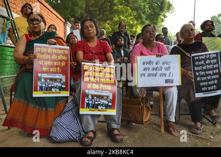 Des personnes participent à une manifestation organisée par les citoyens de l'Inde en solidarité avec le peuple cachemiri après que le gouvernement indien a abrogé l'article 370 qui donne un statut spécial au Jammu-et-Cachemire à Jantar Mantar à New Delhi Inde le 19 octobre 2019 (photo de Nasir Kachroo/NurPhoto) Banque D'Images