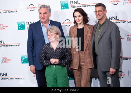 Michael Engler, Jim carter, Michelle Dockery, Imelda Staunton assiste à la séance photo du film 'Downton Abbey' lors du Festival du film de Rome sur 19 octobre 2019 en 14th à Rome, en Italie. (Photo de Mauro Fagiani/NurPhoto) Banque D'Images