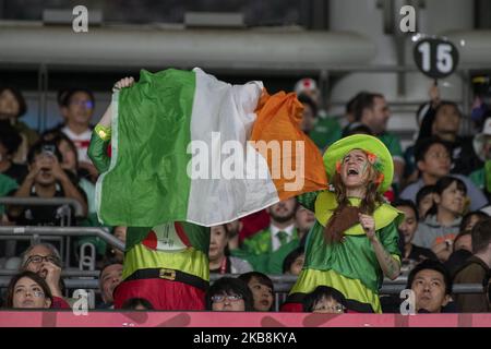 L'Irlande soutient lors de l'hymne national avant le match de quart de finale de la coupe du monde de rugby 2019 entre la Nouvelle-Zélande et l'Irlande au stade de Tokyo à Chofu, au Japon. (Photo par Alessandro Di Ciommo/NurPhoto) Banque D'Images