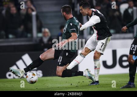 Juventus en avant Cristiano Ronaldo (7) marque son but du faire 1-0 lors de la série Un match de football n.8 JUVENTUS - BOLOGNE sur 19 octobre 2019 au stade Allianz à Turin, Piémont, Italie. Résultat final: Juventus-Bologna 2-1.(photo de Matteo Bottanelli/NurPhoto) Banque D'Images